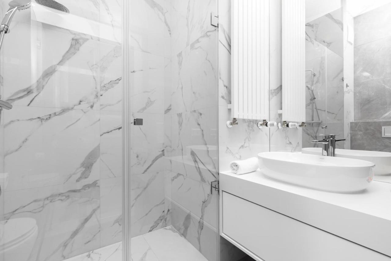 Premium Apartments Business Center By Renters Prestige Варшава Екстериор снимка